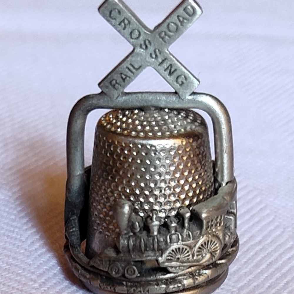 Vintage Nicholas Gish Pewter Railroad Themed Thimble, Signed Christmas Holiday - Picture 5 of 6